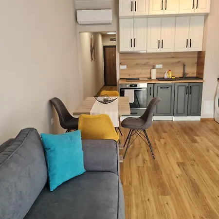 New Apartment “Sun And Sea” * סנט קונסטנטין והלנה